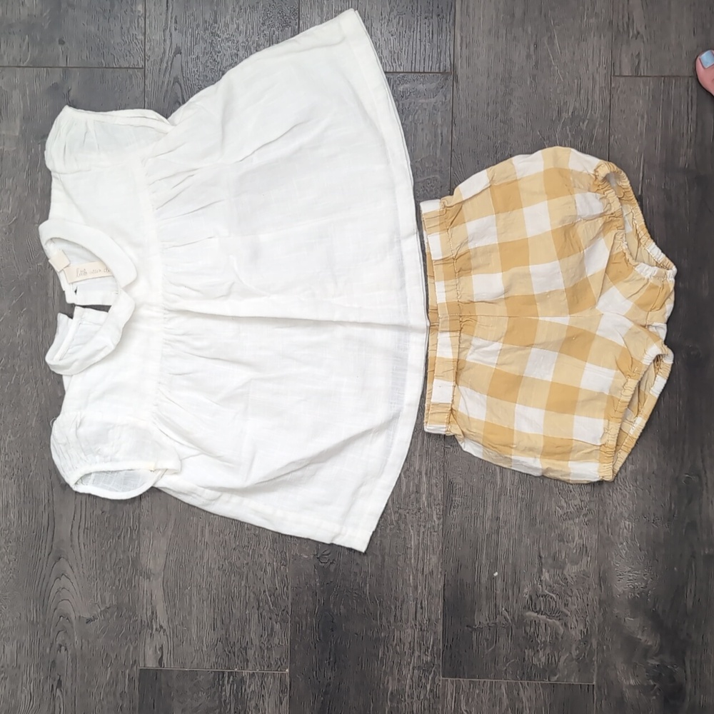 Little cotton clothes set